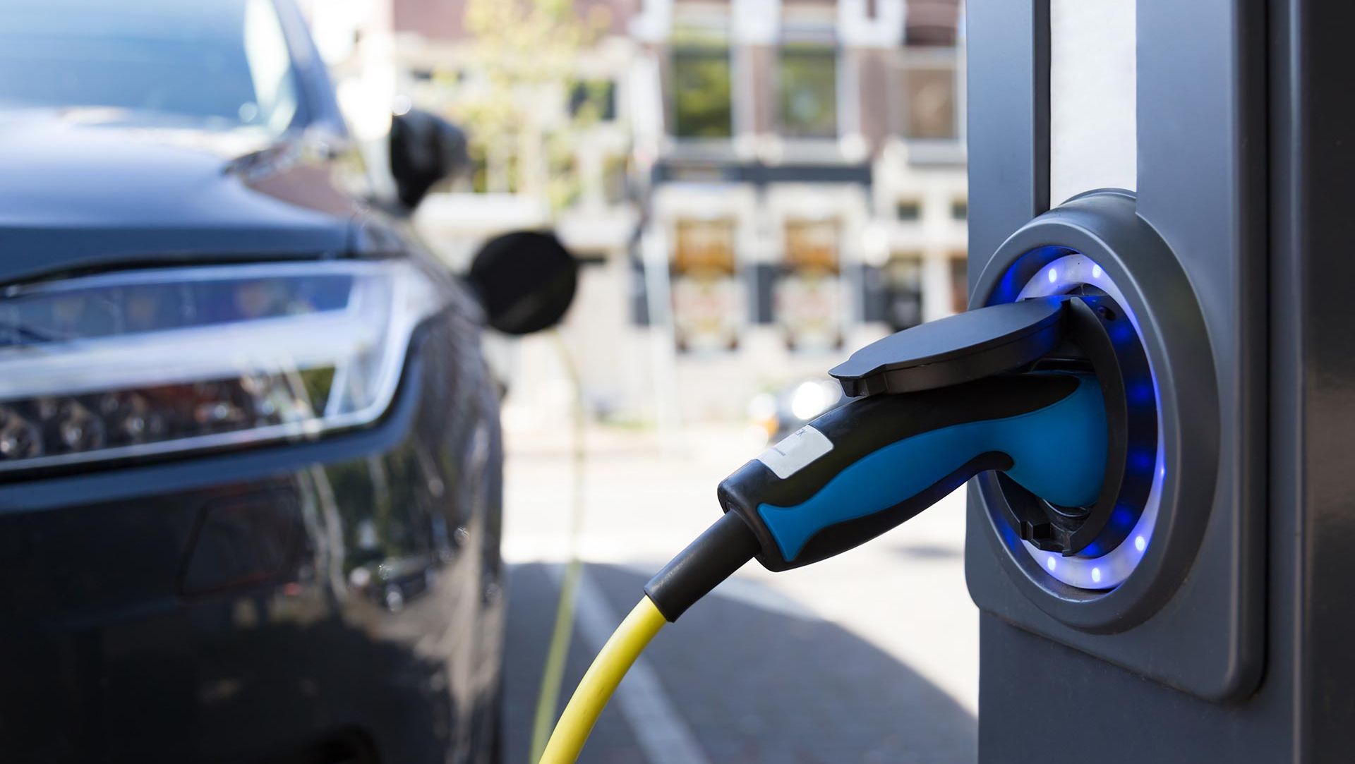 E-Auto beim tanken